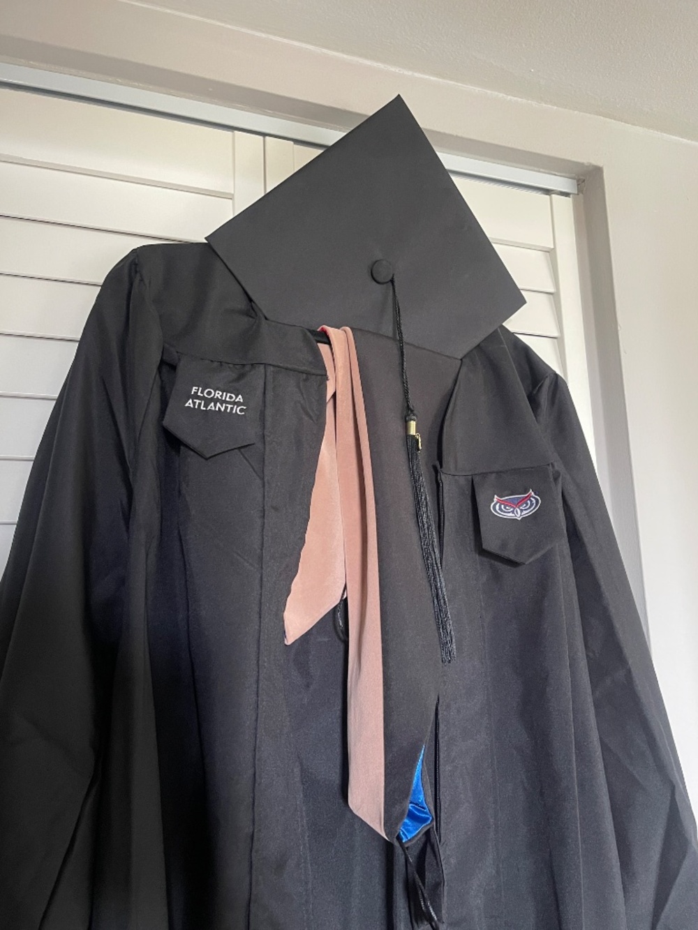 Florida Atlantic University Master’s Graduation Cap Gown Hood Tassel Full Set 20